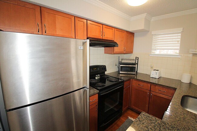 Building Photo - Furnished Elizabeth Condo!