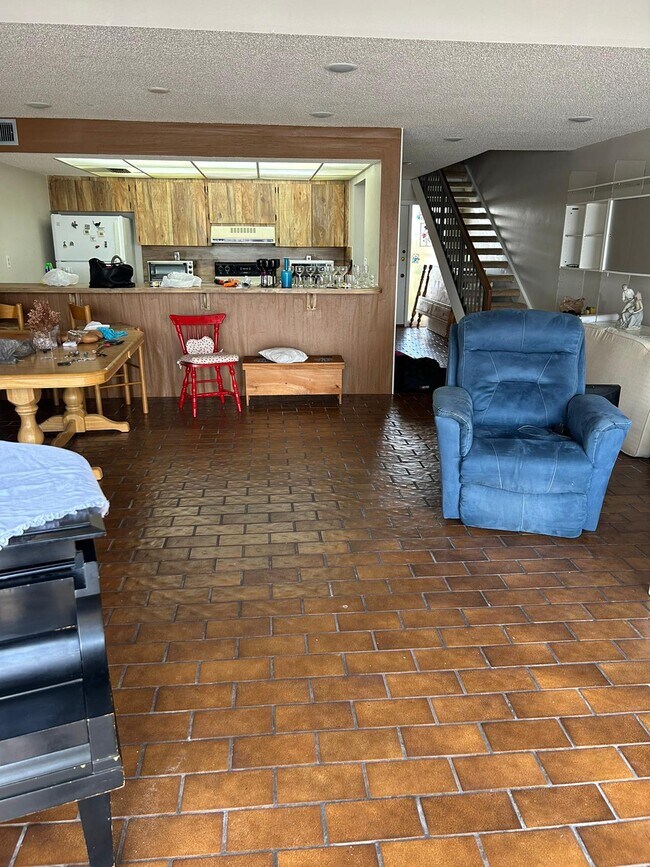 Living area - 1120 SW 131st Place Cir N