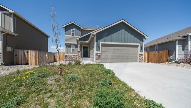 Lovely Three Bedroom Home with Mountain Views - Lovely Three Bedroom Home with Mountain Views