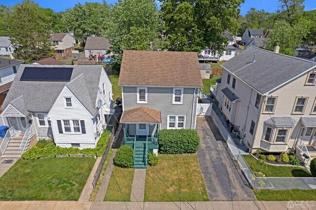 Foto del edificio - 184 Elmhurst Ave