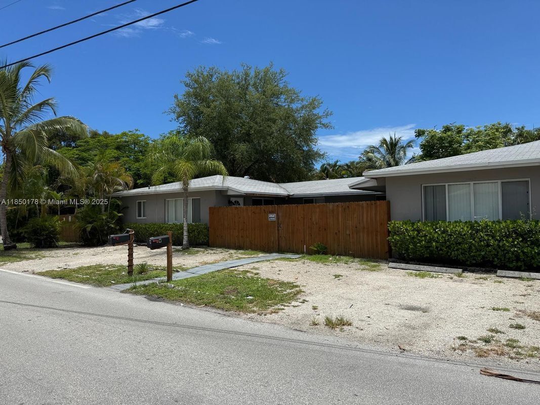 Foto del edificio - 600 NW 18th St