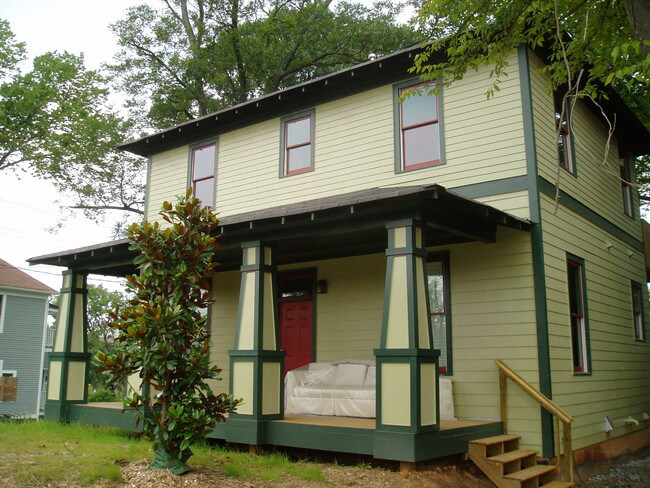 Large Porch - 862 Washington St SW