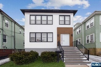 Building Photo - 248 2nd St