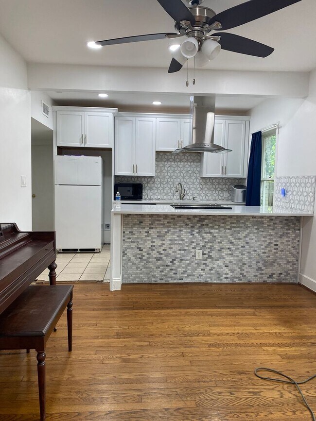 Foto del edificio - 803 E 32nd St