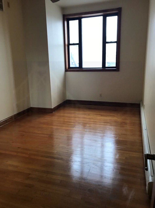 Foto del edificio - 2415 E Tremont Ave