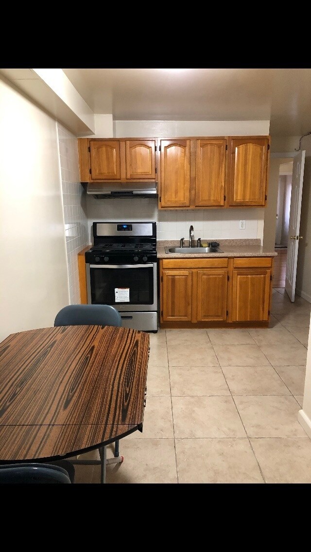 Building Photo - 1961 E 28th St