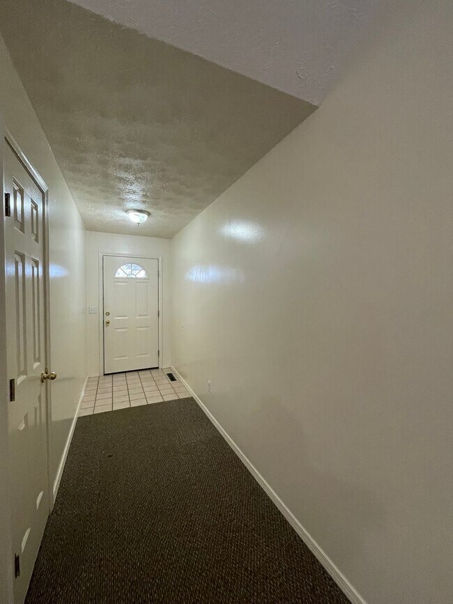 Building Photo - Excellent location - Wonderful all brick contemporary ranch styled home