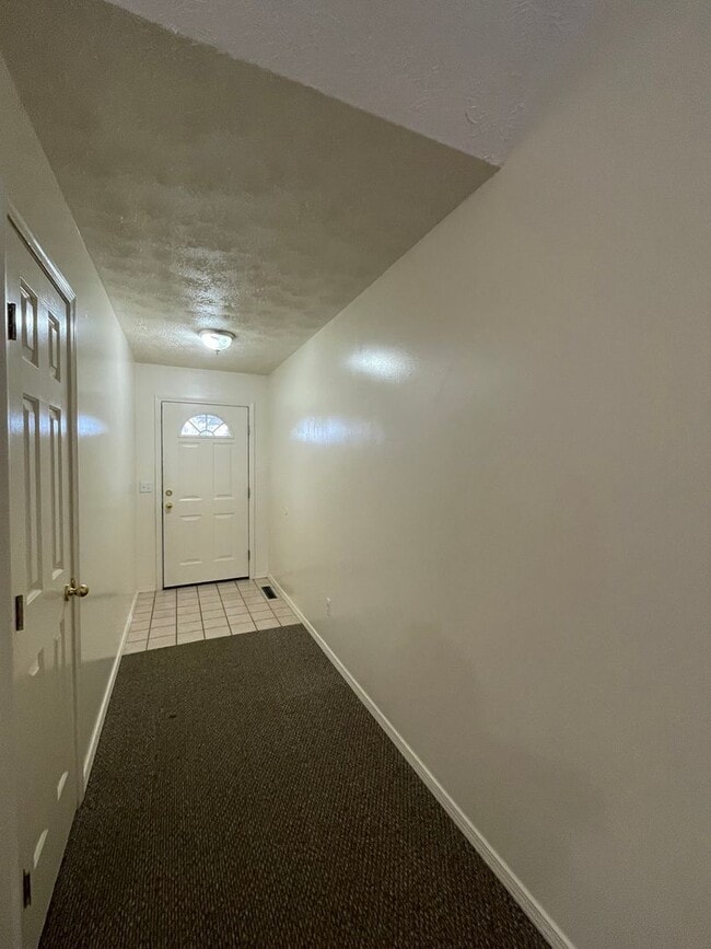 Foto del edificio - Excellent location - Wonderful all brick contemporary ranch styled home