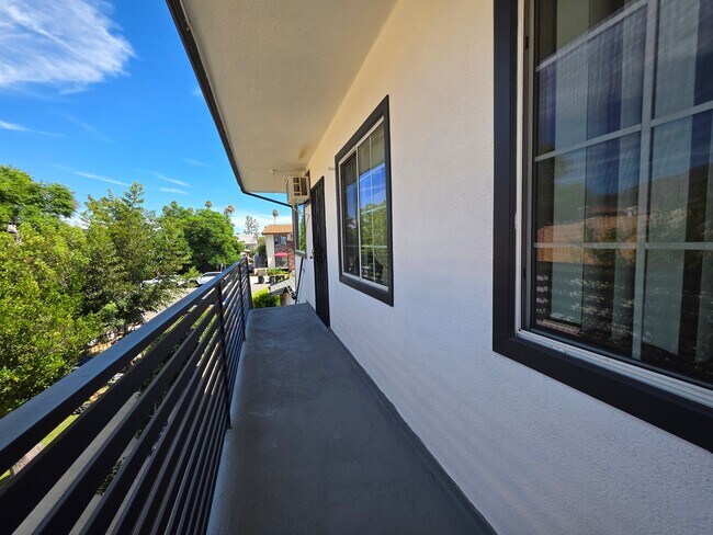 Foto del edificio - 1035 Western Ave