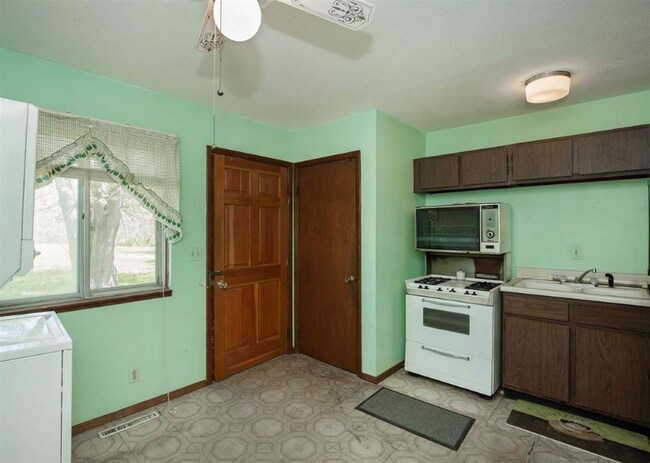 Building Photo - 642 Manchester Dr
