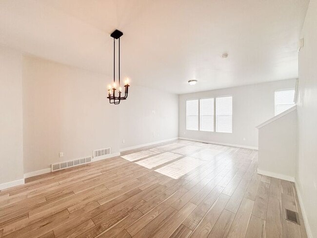 Building Photo - Stunning and Spacious 3BR 3BA Townhouse w/ Quartz Kitchen + Garage Parking + Modern Finishes in E...