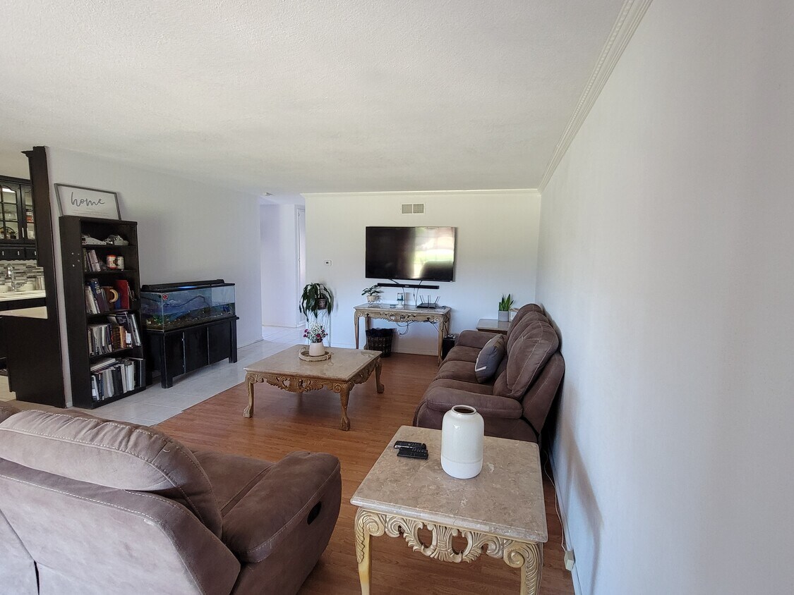 Primary Photo - 310 Slate Ct