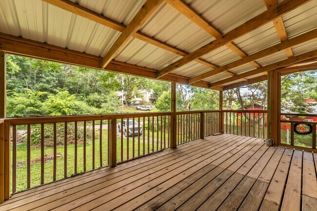 Foto del edificio - Cozy 2-Bedroom Retreat Near the Lake in Lowell