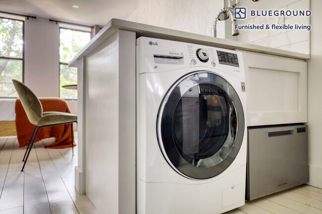 Foto del edificio - 317 E 5th St