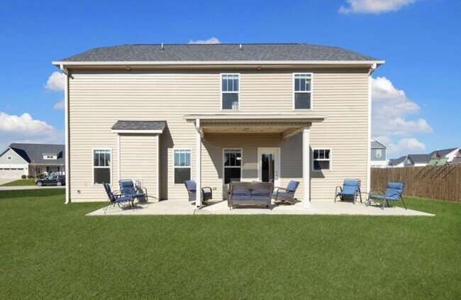 Building Photo - Beautiful and spacious 4 bedroom