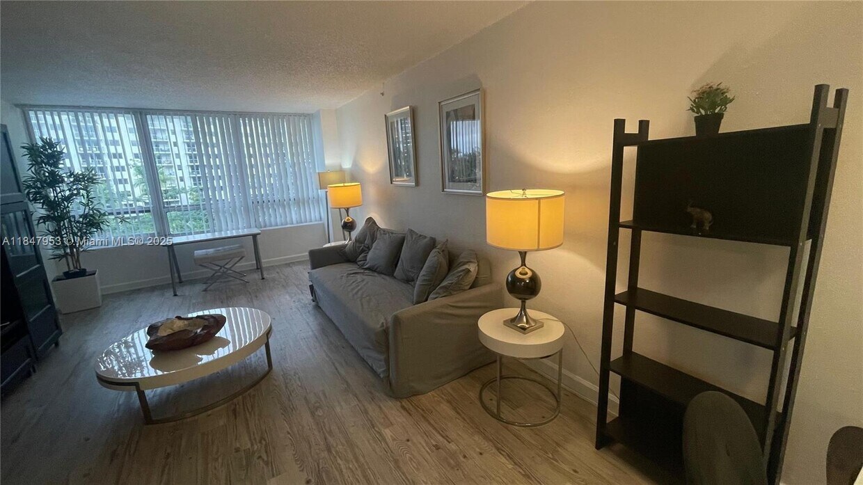 Foto principal - 1500 Bay Rd