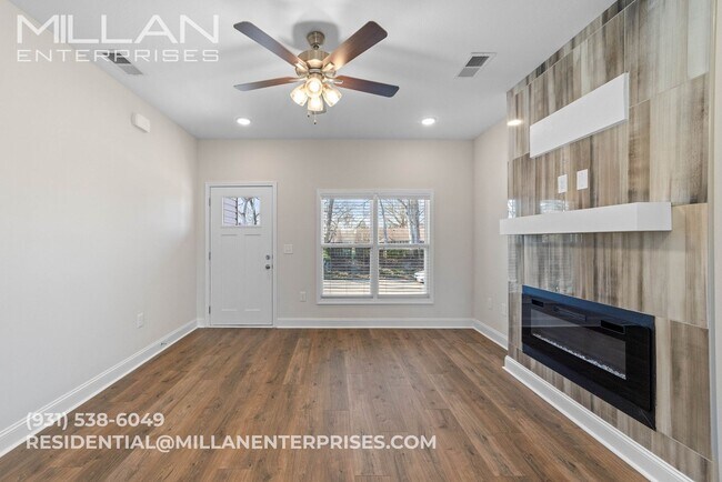 Foto del edificio - New Construction Modern Home With Open Floor Plan, Whte Cabintery and Primary Bedroom Suite