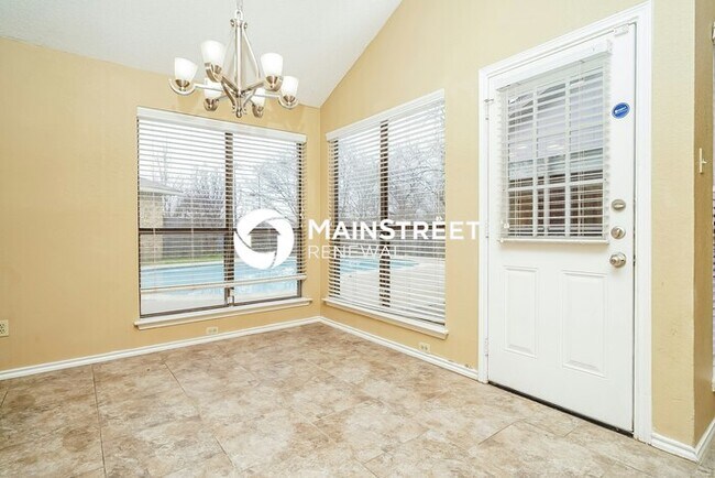 Foto del edificio - 3 Bedroom Pet-Friendly Home in Arlington, TX with Main Street Renewal