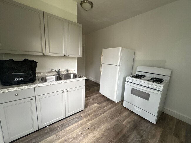 Foto del edificio - 1st Floor 1 Bedroom Apartment-York City SD