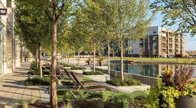 Foto del edificio - 3600 Windhaven Pkwy