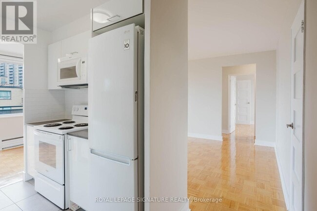 Building Photo - 2-302 Grandstand Pl