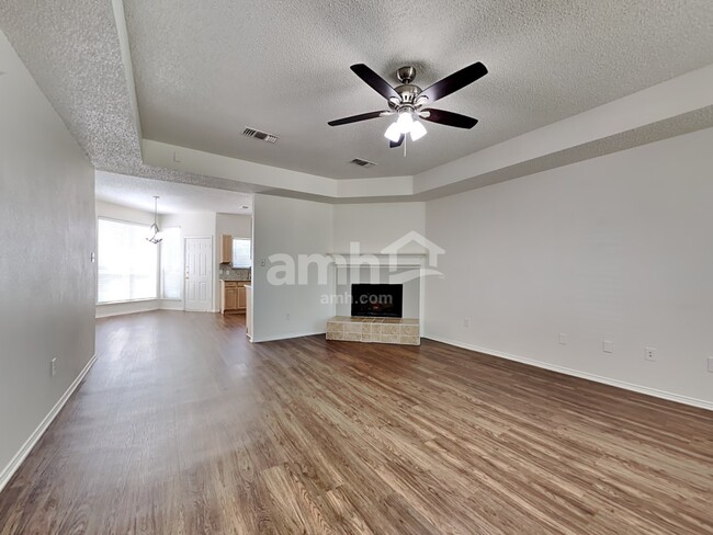Foto del edificio - 3917 Periwinkle Dr