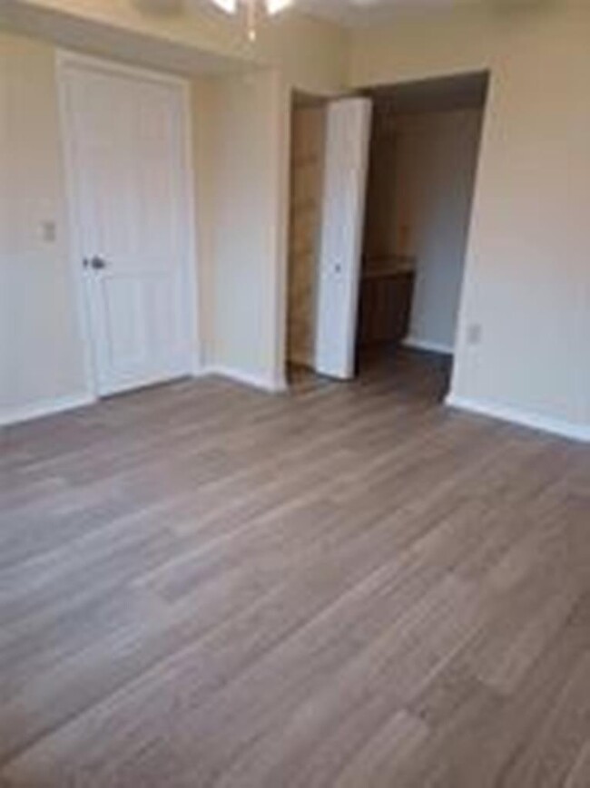 Building Photo - 1703 Whitehall Dr