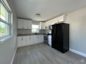 Building Photo - 2704 E Columbus Dr