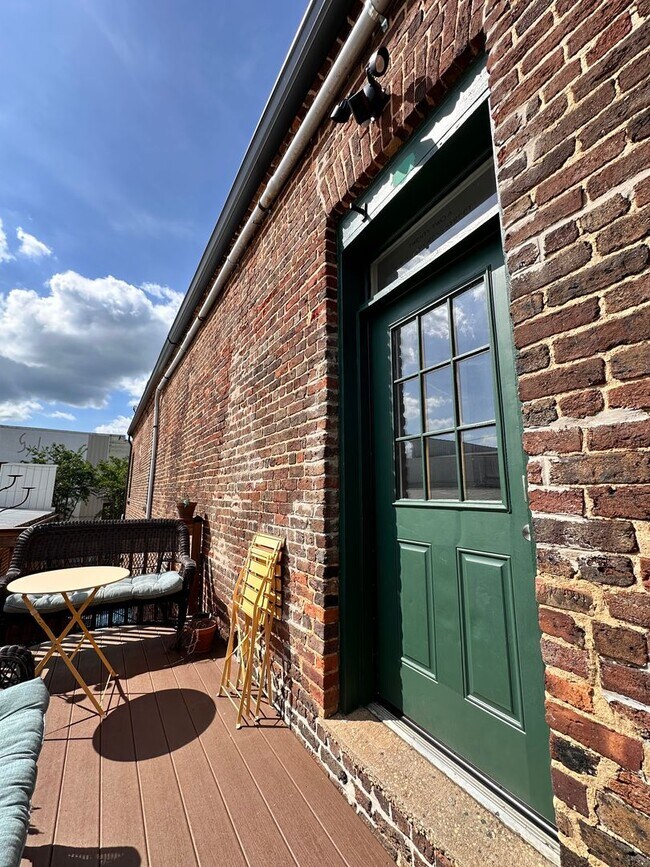 Foto del edificio - Exclusively Offered by Muse Realty, LLC