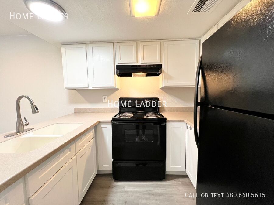 Primary Photo - 4959 S Park Ave