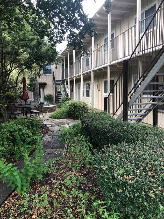 Building from street - 5033 Byers Ave