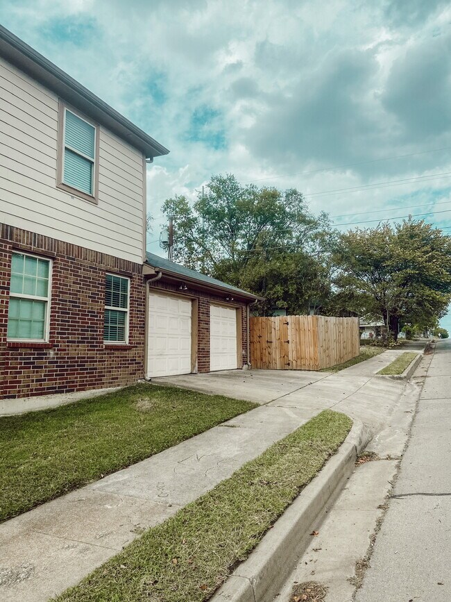 Foto del edificio - 3329 Hanger Ave