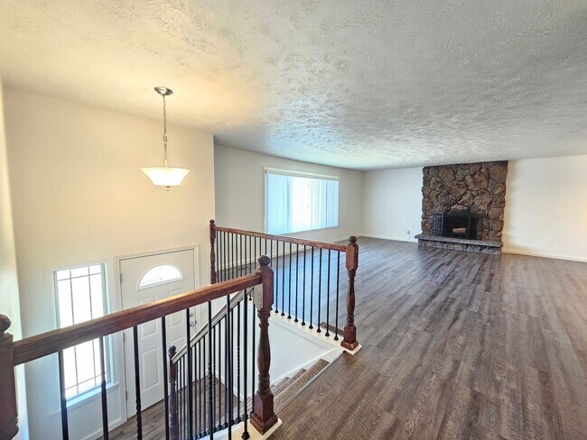 Foto del edificio - $2,700 – Spacious 4 Bed / 2 Bath Home in S...