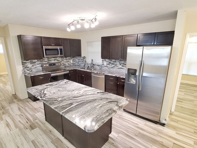 Building Photo - 3 Bedroom 2 Bath Home in Pinellas Park
