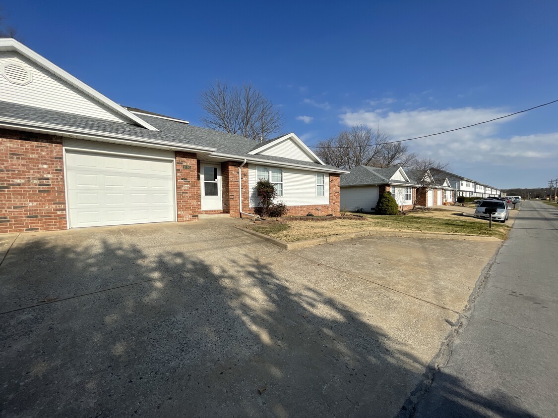 1195 W Hall St Unit 1195 W. Hall St. Ozark MO, Ozark, MO 65721 ...