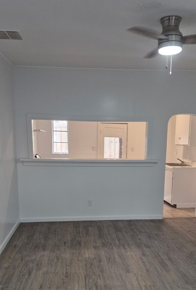 Building Photo - 640 Manitou Ave