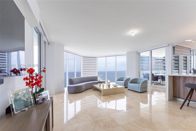Foto del edificio - 19111 Collins Ave