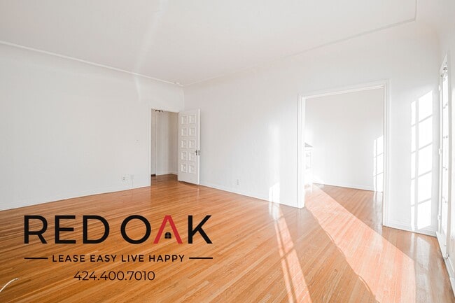 Building Photo - 180 S Sycamore Ave