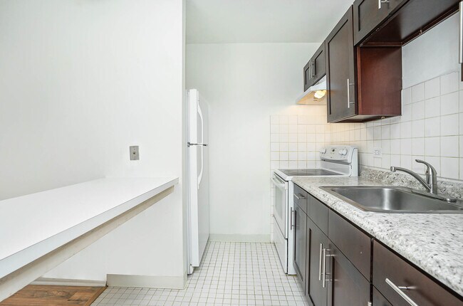 Building Photo - 6 Villa Verde Dr