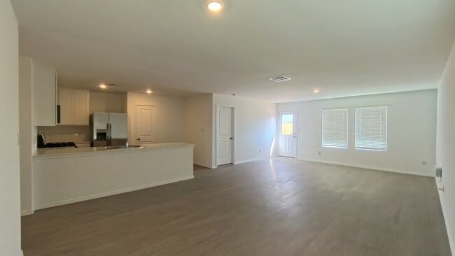 Building Photo - 2324 Sprinkle Dr