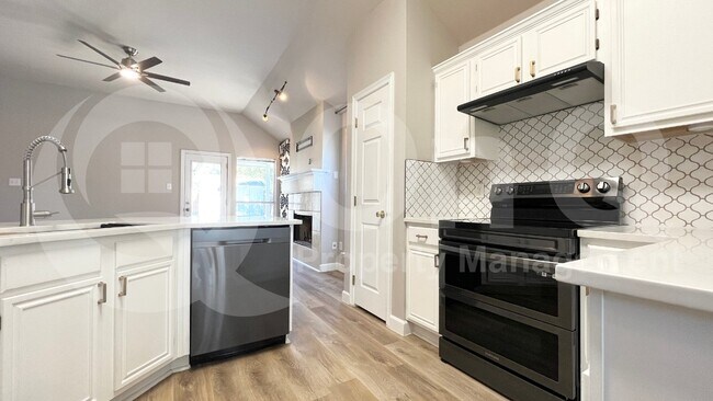 Building Photo - 5509 Cypress Dr