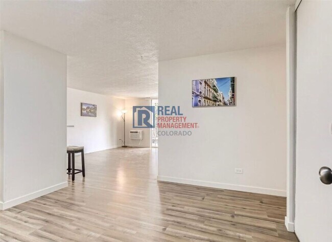 Foto del edificio - 2281 S Vaughn-214A