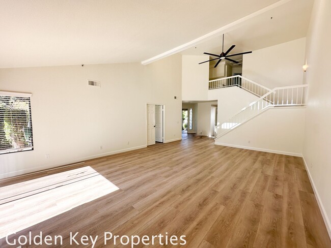 Foto del edificio - Move-in ready 3BR/2.5BA home on the golf c...