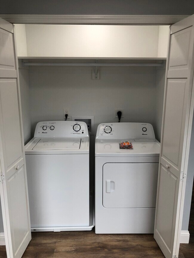 Foto del edificio - 261 Mt Everest Dr