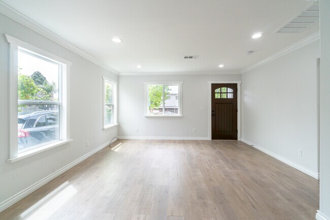 Building Photo - 4005 Sequoia St