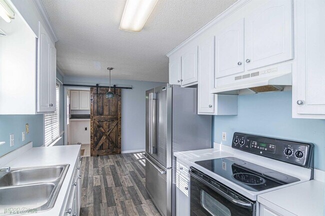 Building Photo - 105 Twin Creeks Drive