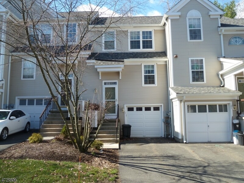 Foto principal - 19 Rushmore Ln
