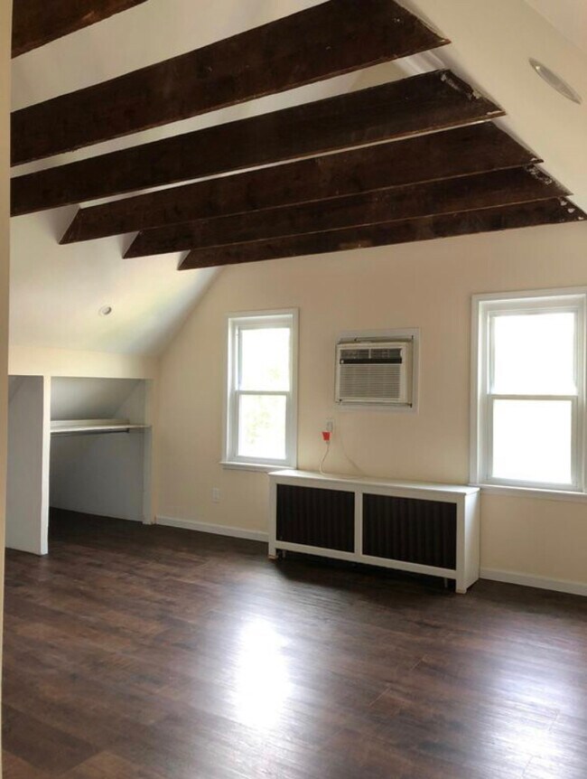 Building Photo - 164 Ashford Ave
