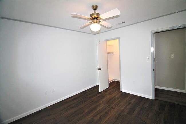 Building Photo - 111 Rhodes Dr