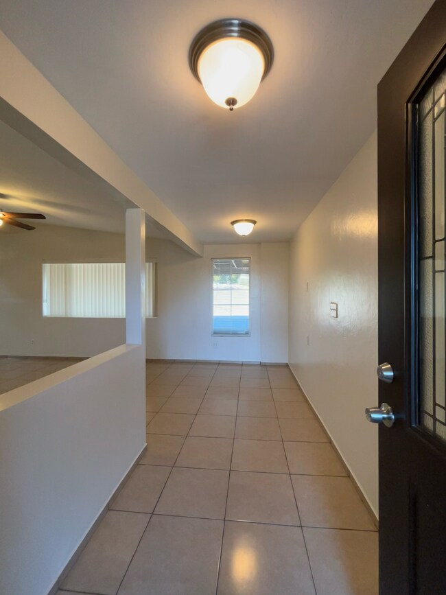 Entrada - 8321 E Gettysburg Pl